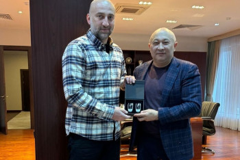 Главному тренеру сборной РК вручили роскошный подарок