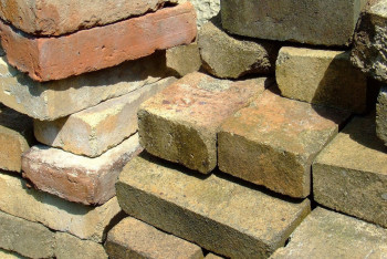 Незаконно строящийся элитный ЖК снесли в Актау