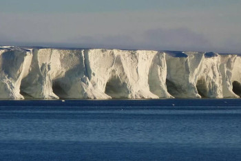 Айсберг размером втрое больше Нью-Йорка откололся от ледника