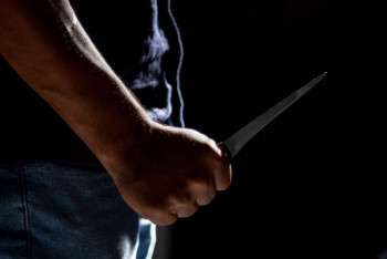 Фотография к новости: Хотел сохранить семью: актюбинец напал с ножом на жену в отделении банка