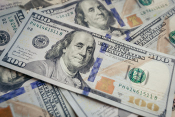 Фотография к новости: Спрос на доллары резко вырос в Казахстане