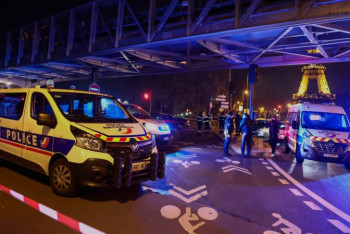 Фотография к новости: В Париже мужчина напал с ножом на прохожих: один человек убит, двое ранены