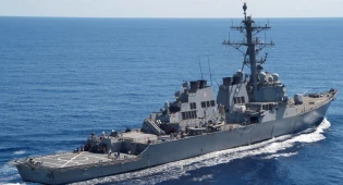 Судно ВМС США атаковано в Красном море