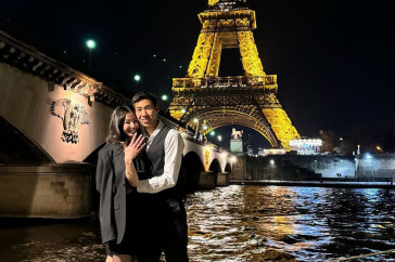 Фотография к новости: Футболист "Кайрата" сделал предложение возлюбленной в Париже