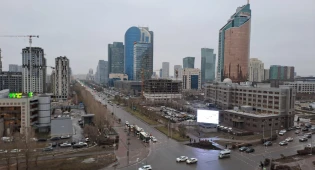 Травмы, ДТП и задержки автобусов: как астанчане переживают сильнейший гололёд