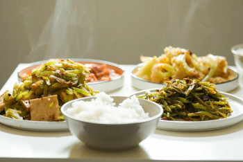 Диетолог назвала идеальное время для ужина