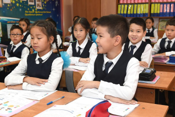 Фотография к новости: Трёхсменное обучение ушло в историческое прошлое – аким Акмолинской области