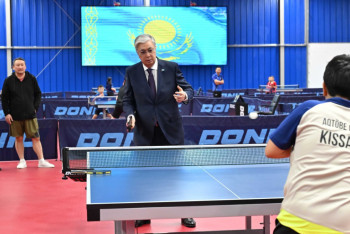 Фотография к новости: Президент сыграл в теннис с молодёжью в Актобе