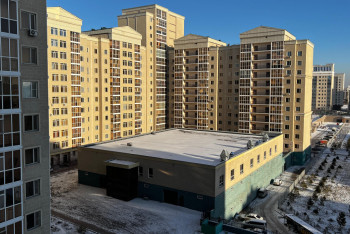 Фотография к новости: Все госорганы от нас отказываются: жители ЖК в Астане не могут добиться сноса незаконной постройки