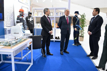 Фотография к новости: Касым-Жомарт Токаев ознакомился с продукцией отечественных компаний