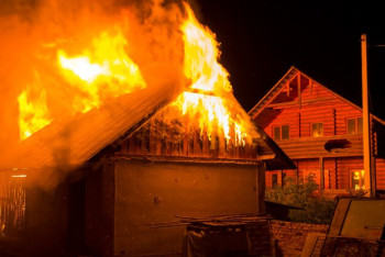 Пять человек спасли из горящего частного дома в Алматы