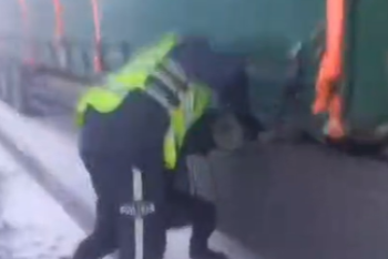 Фотография к новости: Непогода на юге Казахстана: что творится на трассах, показали полицейские