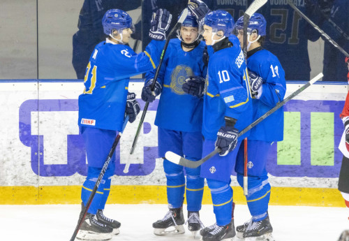 Фотография к новости: Сборная Казахстана одержала четвёртую победу на молодёжном чемпионате мира по хоккею