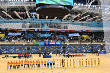 Фотография к новости: Президент приехал поддержать сборную Казахстана по футзалу