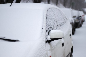 Более 100 машин застряли на трассе Алматы — Ташкент из-за снежной бури