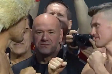 Фотография к новости: Шавкат Рахмонов и Стивен Томпсон провели финальную дуэль взглядов  в Лас-Вегасе