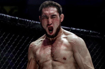 Фотография к новости: Бой "Казахского гиганта" с россиянином закончился скандалом