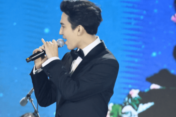 Фотография к новости: Димаш исполнил песню из захватывающего фантастического фильма на острове Хайнань