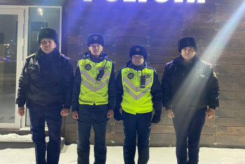 Двое мужчин провалились под лёд в Костанайской области. Их спасли полицейские