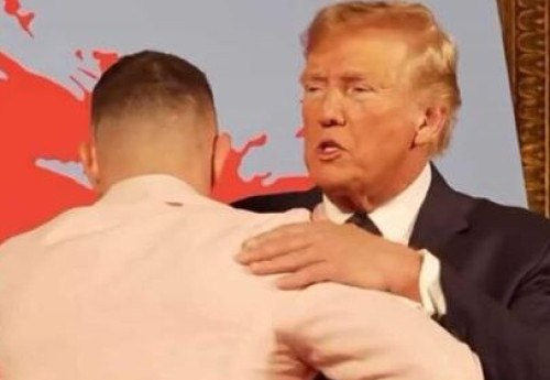 Фотография к новости: Дональд Трамп прибыл на турнир с участием Шавката Рахмонова