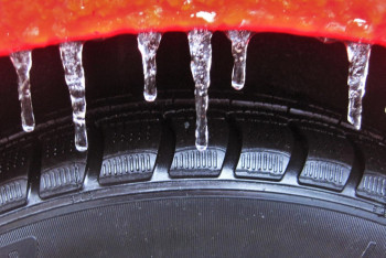 Фотография к новости: Из-за аномальных дождей, снега и гололёда закрыты трассы в четырёх регионах