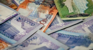 Почти 19 трлн тенге вложили казахстанцы в банки второго уровня в 2023 году