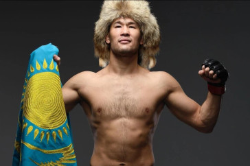 Фотография к новости: Как встречали Шавката Рахмонова в Алматы