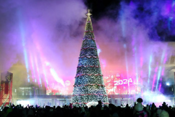 Главную 20-метровую ёлку зажгли в Алматы