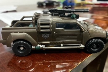 200 игрушечных роботов арестовали у мужчины судебные приставы