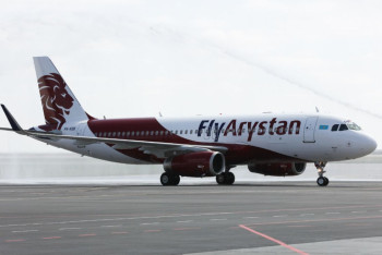 Фотография к новости: Скандал в самолете: известный казахстанский певец и актёр ударил бортпроводницу по голове