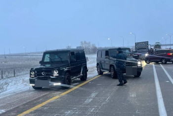 Погоня на закрытой трассе: двоих водителей арестовали в Карагандинской области
