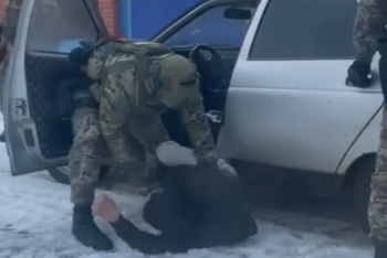 Фотография к новости: Лицом в снег: подозреваемого в вымогательстве задержали в Актобе