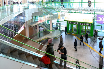 Фотография к новости: Толпа у здания аэропорта в Астане: в администрации дали пояснения