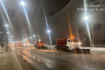 Последствия дождя и снега круглосуточно устраняют в Астане