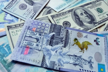 Фотография к новости: Курс тенге к доллару укрепился по итогам 2023 года