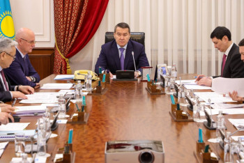 Фотография к новости: Ускорить возврат медпредприятия  в госсобственность поручил Алихан Смаилов