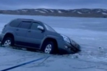 Фотография к новости: Внедорожник провалился под лёд на реке в Акмолинской области