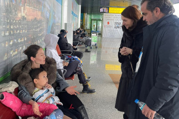 Фотография к новости: Более 500 пассажиров в непогоду ждут свой рейс в столичном аэропорту