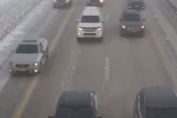 Фотография к новости: Колонну из более тысячи авто сопровождают дорожники по закрытой трассе Астана-Темиртау