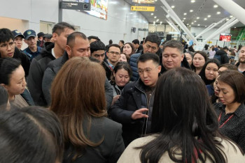 Фотография к новости: Число  застрявших под новый год в аэропорту Астаны пассажиров достигло 2500