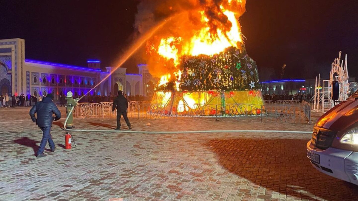 В Таразе задержали поджигателя новогодней ёлки