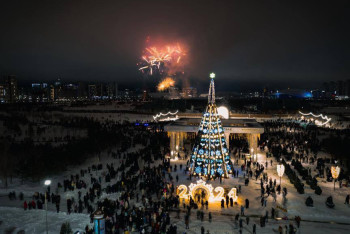 Новогодний салют запустили в Астане