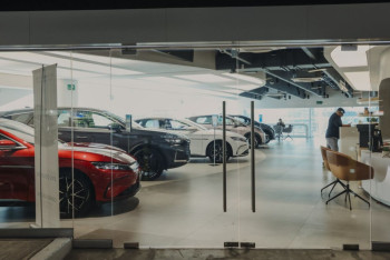 Tesla станет вторым производителем электромобилей после китайской BYD