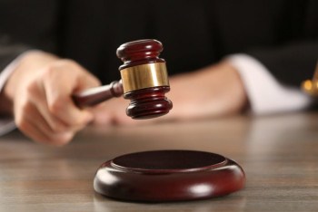 Пойманный за рулём водитель без прав отсудил 500 тысяч тенге