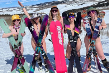 Фотография к новости: Обнажённые лыжницы спустятся с горы Колорадо