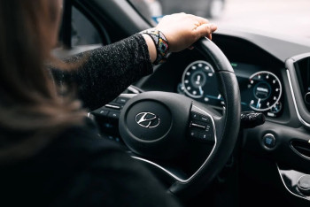 Мать троих детей разъезжала пьяной за рулём в Актобе