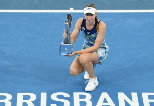 Фотография к новости: Токаев поздравил Рыбакину с уверенной победой на турнире в Австралии