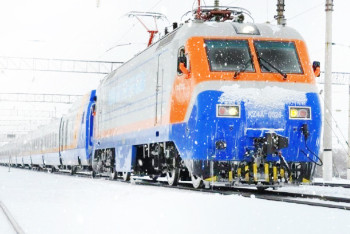 Фотография к новости: Застрявших на трассах казахстанцев будут вывозить поездами