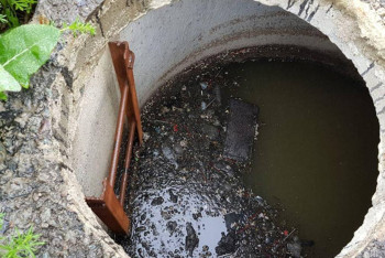 Нечистотами затопило улицу и дома в Балхаше