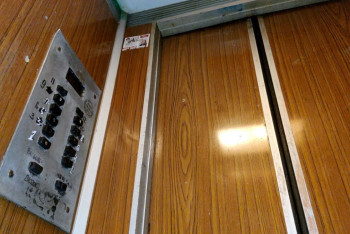 В домах Алматы отремонтировали почти 200 лифтов